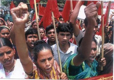 picture of bangladeshi workers protesting