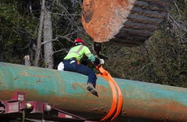 Keystone Pipeline worker